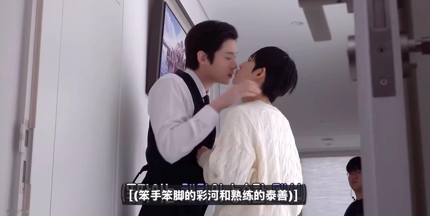 妹子，你好像真的恋爱了，怎么一直追着亲 
