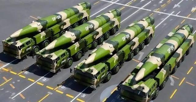 中国并不是怕美国，中国在等待一个时机，只要美国把脚伸到我们中国，绝对让他美国从此