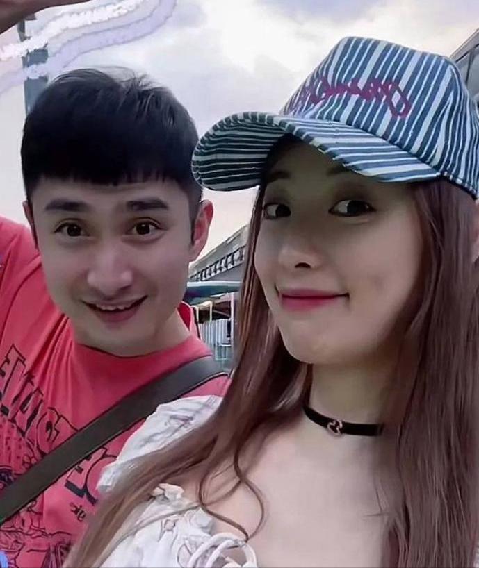 他是上海著名主持，40 多岁仍未婚，离掉铁饭碗创业，非常愧对父母
 
 


在