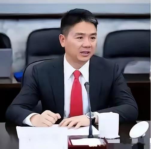 刘强东做到了，
香港大火后京东佳宝超市第一时间就把仓库里的食物送到受灾现场，并分