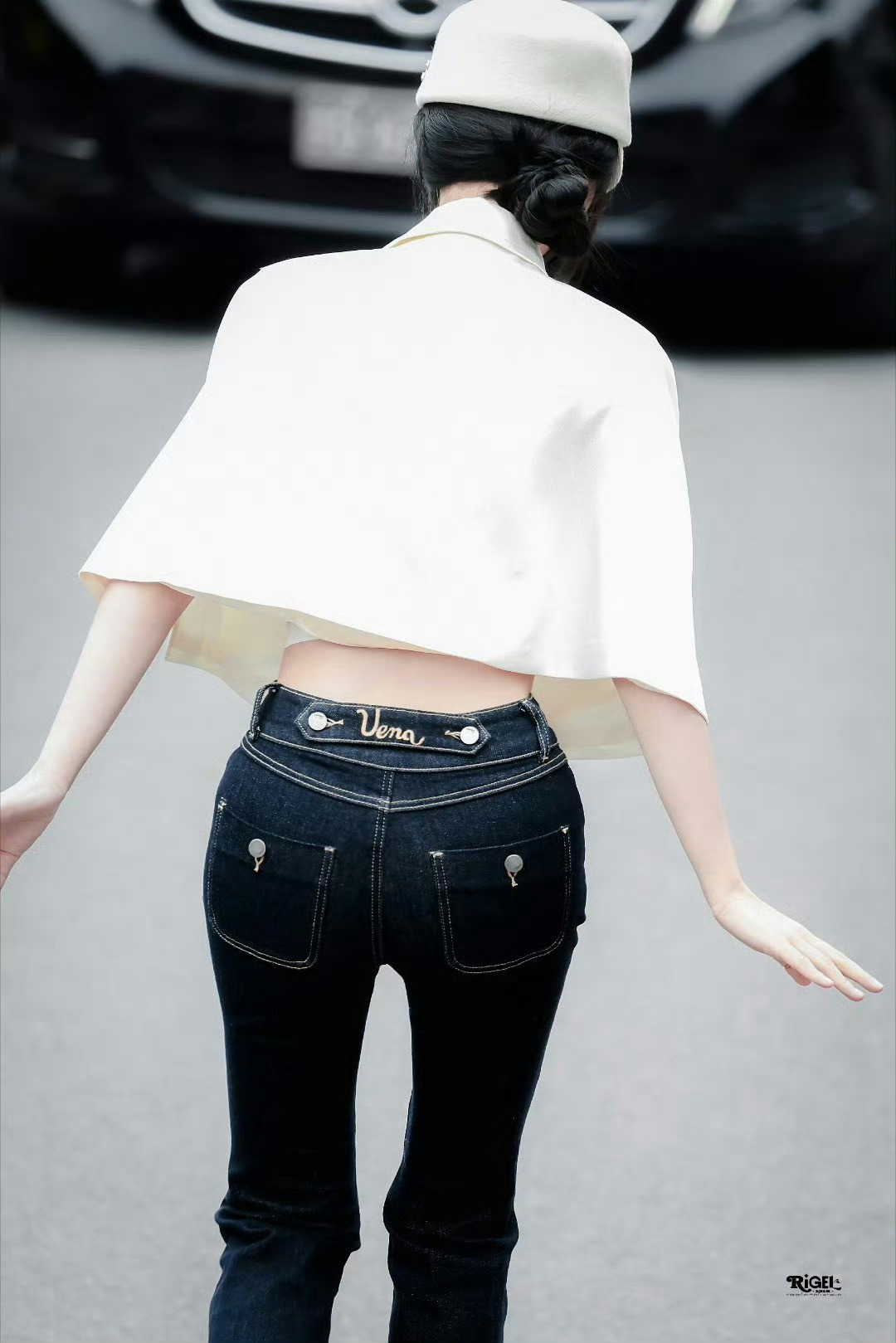 我才看到贝塔拍的这张图，虞书欣腰臀比🥵 