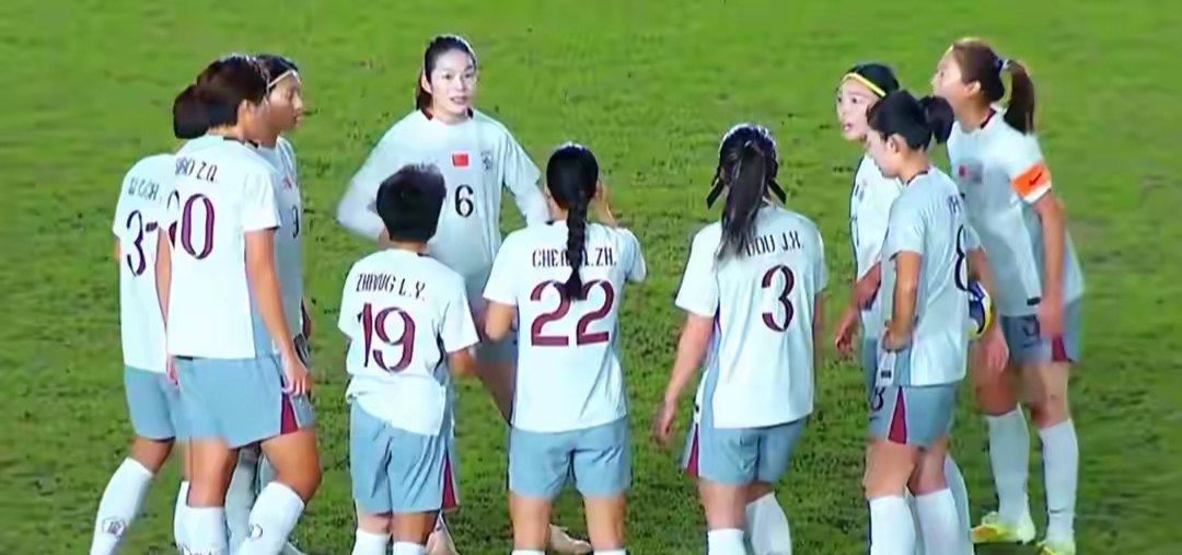 中国女足2-3苏格兰遭热身赛两连败 4分钟连丢3球防线崩盘中国女足2比3苏格兰女