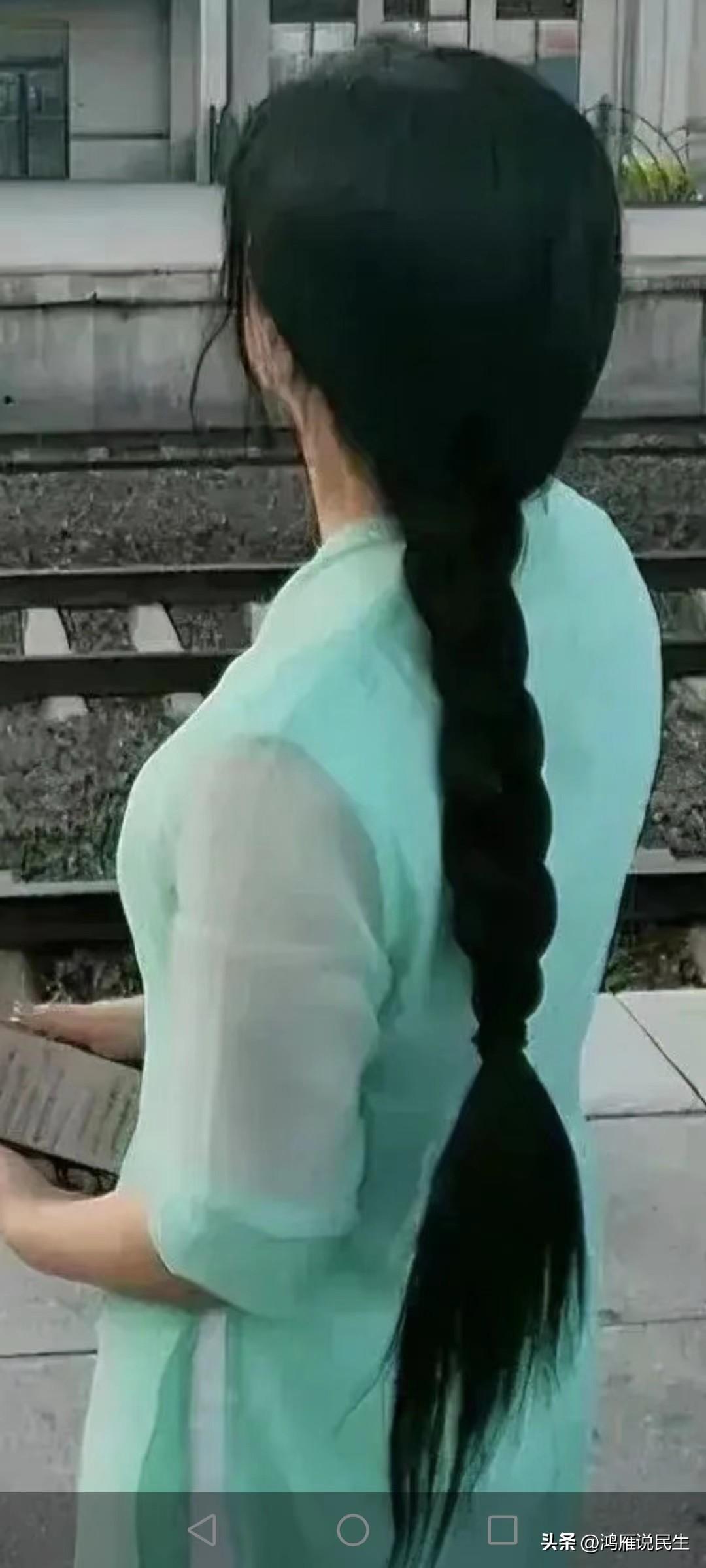 我这六零后都想叛逆一把，趁着我现在有头发，想染啥色染啥色，我弄一个蓝色大辫子怎么