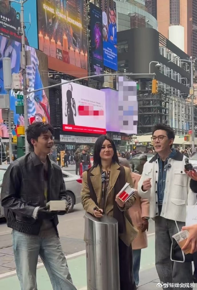 偶遇尚雯婕纽约街头采访路人网友在纽约街头偶遇尚雯婕采访路人，也太有缘分了吧，姐姐