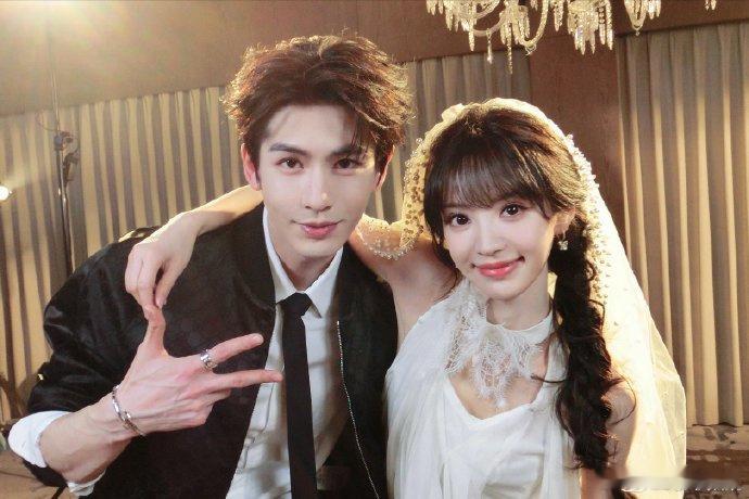 逐玉不止一个cp吧，说是谁？田曦薇 × 张凌赫孔雪儿 × 邓凯喻钟黎 × 李卿曝