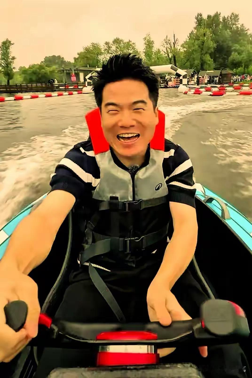 董事长真皮起来，员工只能跟着装皮。
传熙，多安静的男孩子，成琳，多文静的女孩子，