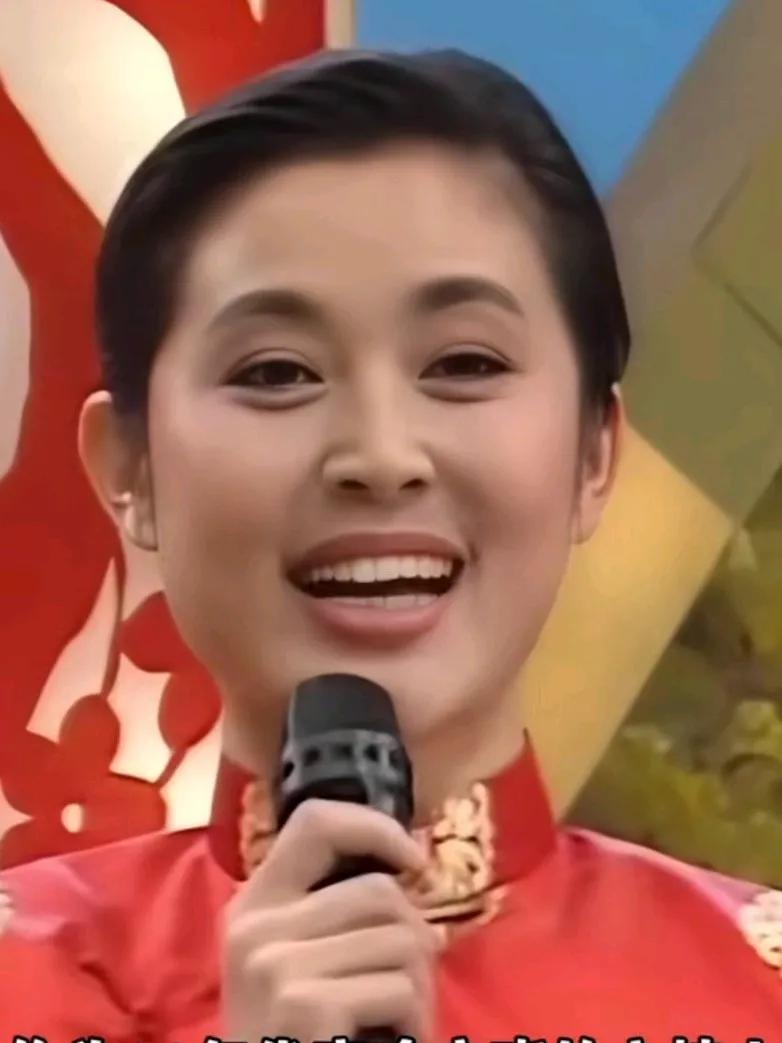 这是央视不同时期的代表人物，央视的一姐，咱们来给这几个一姐做个排名，论颜值谁最美