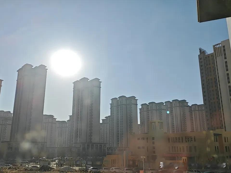 这样的好天气，既守了冬日的本味，又多了份温和，户外活动不觉得多冷，只觉惬意舒心，