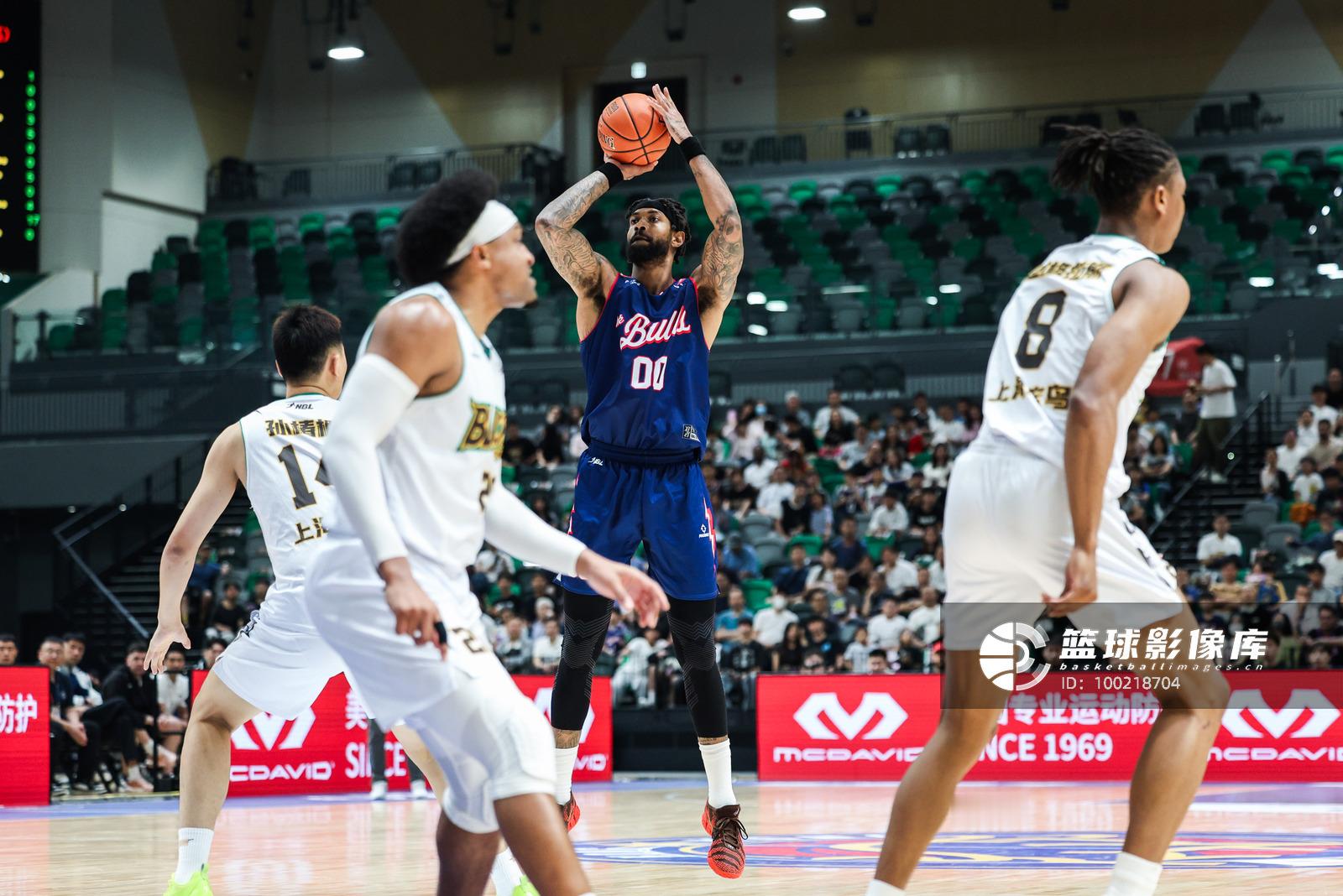 nbl联赛 总决赛第二场，前CBA外援所罗门砍下28分8篮板3助攻3抢断，帮助香