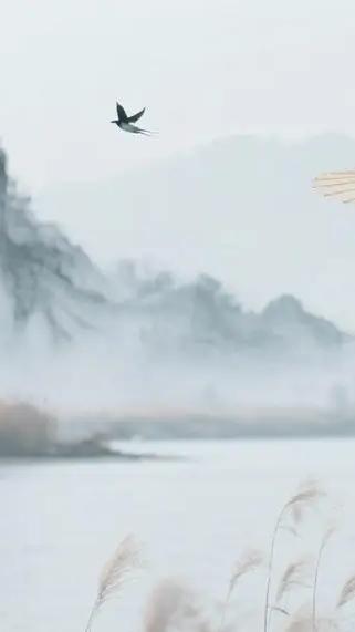 上联：云裁锦字寄长天，谁解奇文藏鹤梦，写的好呀，把云比作裁缝。我用

下联：风作