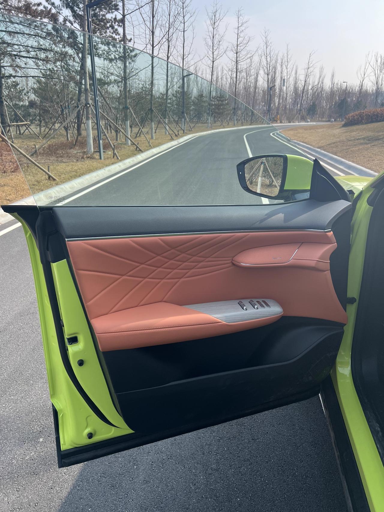 看图猜车，有人知道这是什么车吗？
提示几个关键词：新能源、国产、售价不到30万【