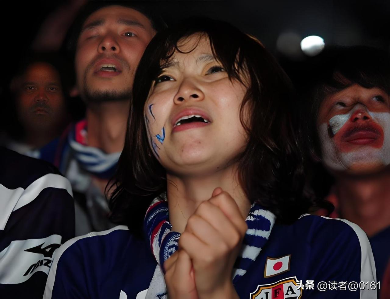 日本队拿着一场友谊赛当传家宝，在世界杯放话“有机会”？森保一的战术板都被自己画的