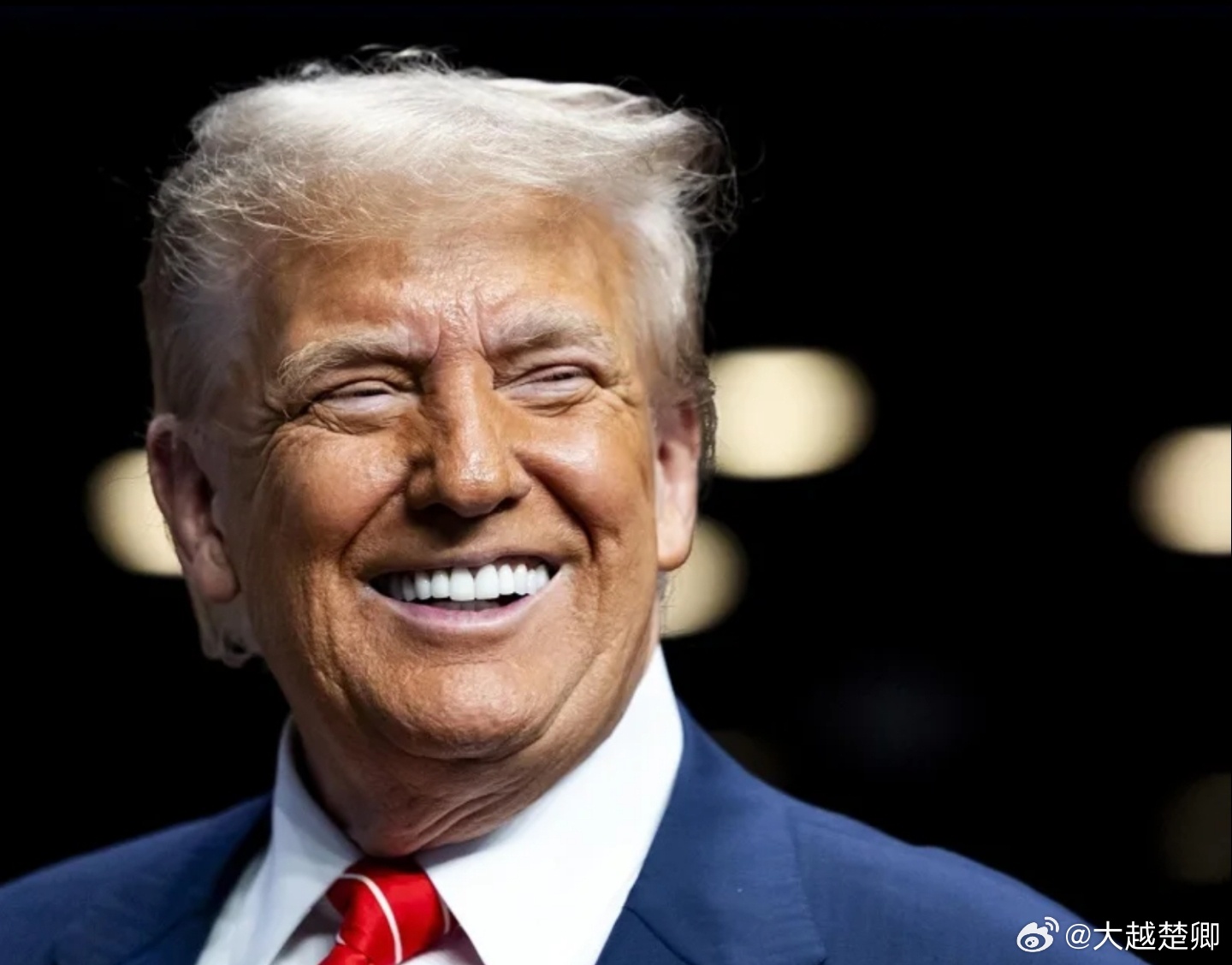 英媒分析特朗普，说特朗普还是喜欢奇袭委内瑞拉的爽例，并以此标准衡量所有事务。倘若