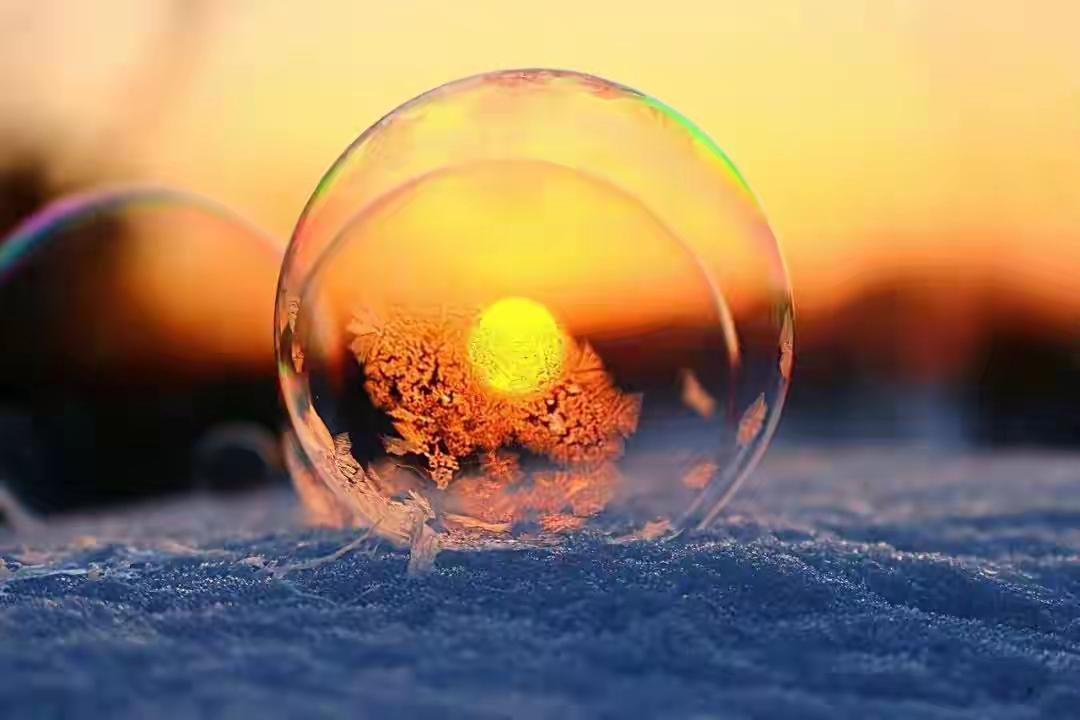 如今顺逆两般同，
如来如去任西东；
随缘处处观自在，
无观无照入本心。

诗词歌