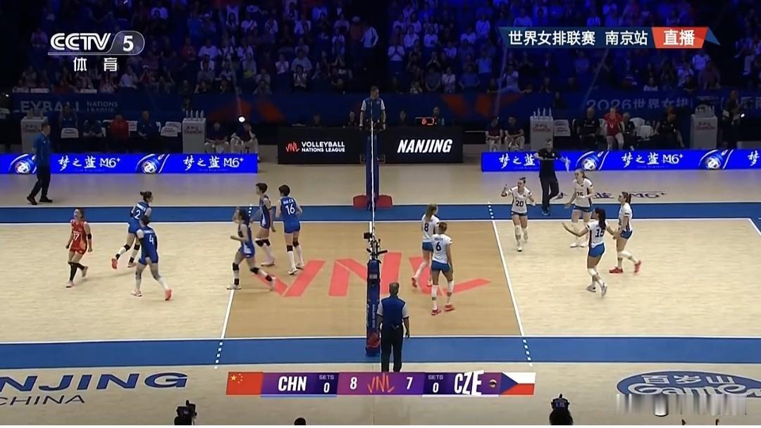 南京世界女排联赛中国队0-3负于捷克队。
   6月3日晚，2026世界女排联赛
