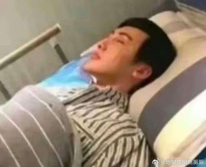 4363现在体感气温37度，感觉就像待在谁的直肠里。 