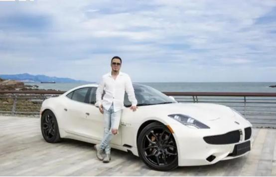 [微风]不查不知道一查吓一跳，身价上亿的杨坤，私下生活壕到离谱
 
信源:搜狐网