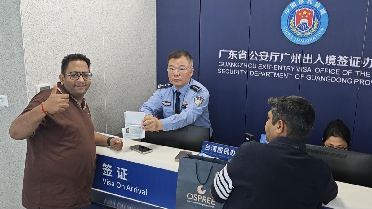 【警方简化办证手续！广交会期间办理外国人签证证件上万人次】#广东警方简化广交会外