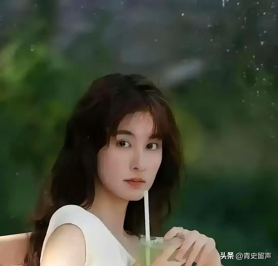 央视一套《主角》刚播完，女二号韩沛颖就拿到了好几部女一的本子，而女一号刘浩存，拿