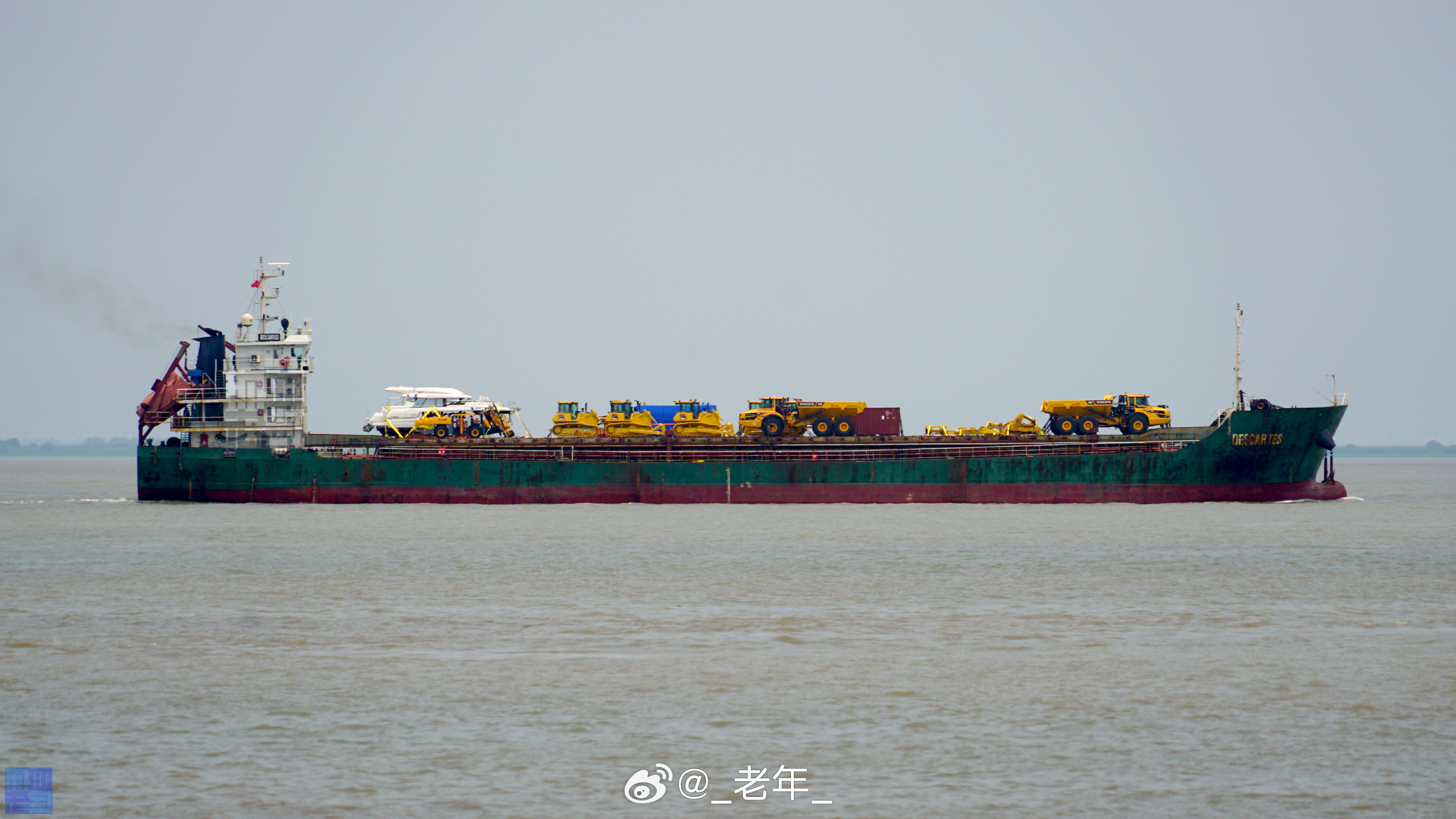 重卡出海 