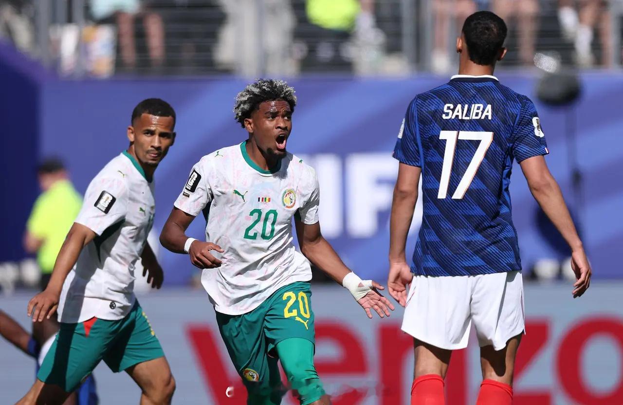 世界杯-法国3-1复仇塞内加尔 姆巴佩世界波+双响北京时间6月17日凌晨3点整，