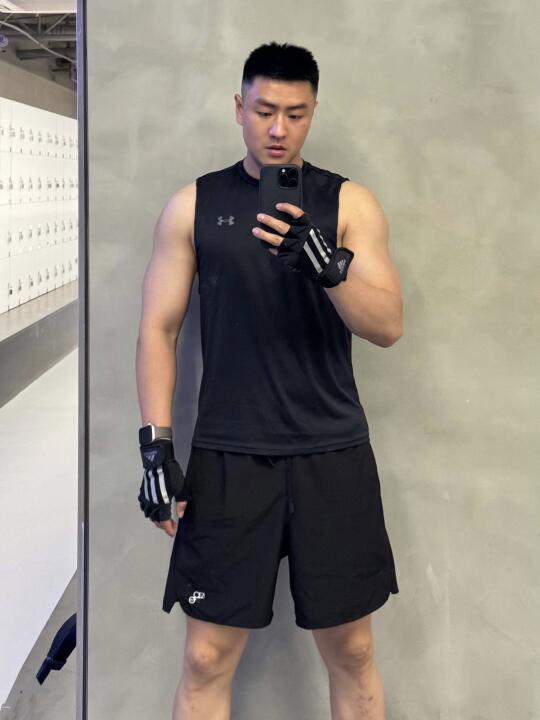 43了，还能指望肌肉改变面相？