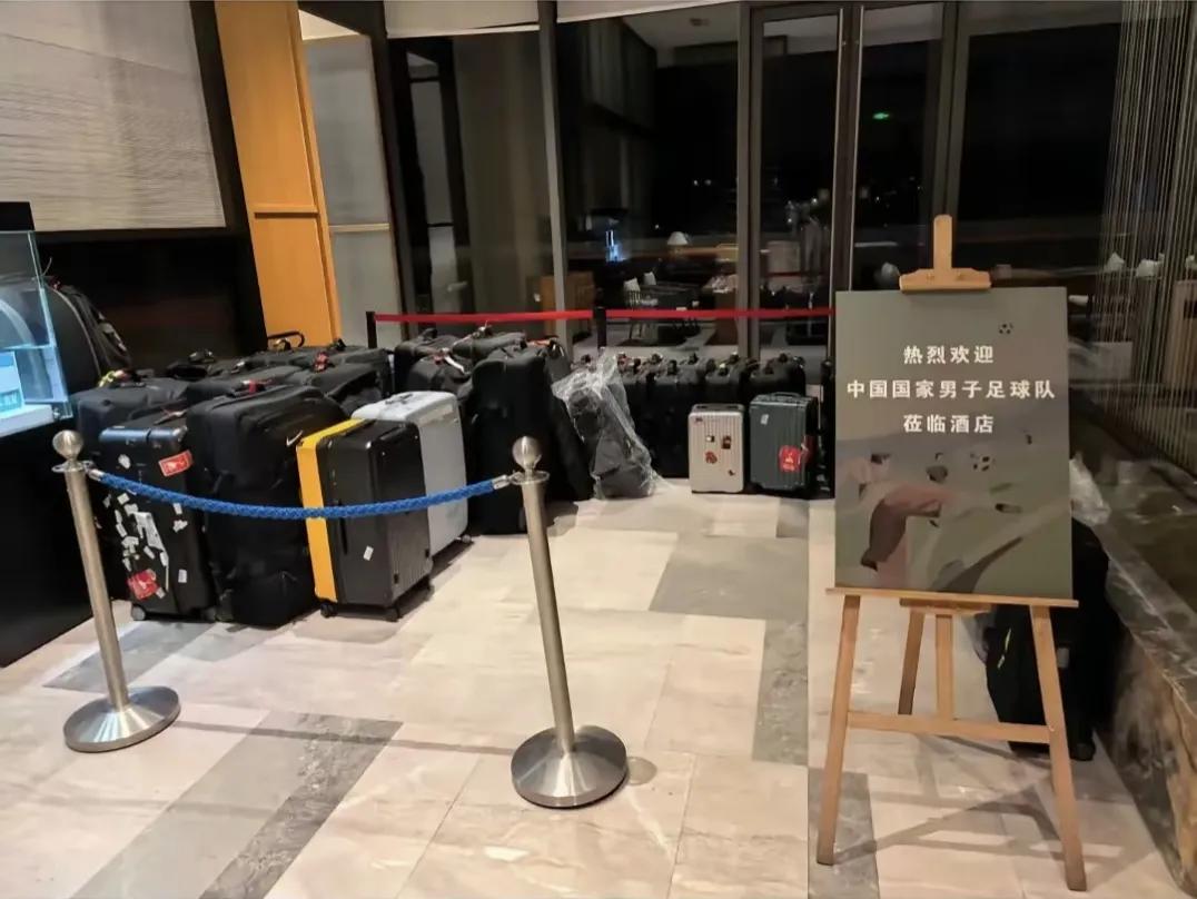 输球不影响待遇，中国男足在重庆包下高档酒店！

无缘世界杯的中国男足已经抵达重庆