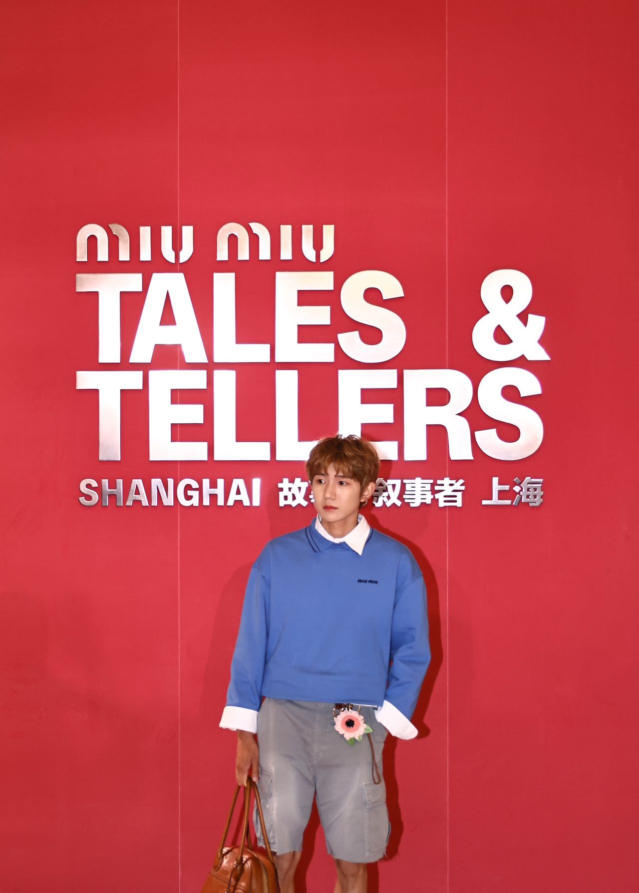 王源线下皮肤状态 今日线下活动状态好好，蓝色卫衣配灰色短裤，简约又耐看！！ 