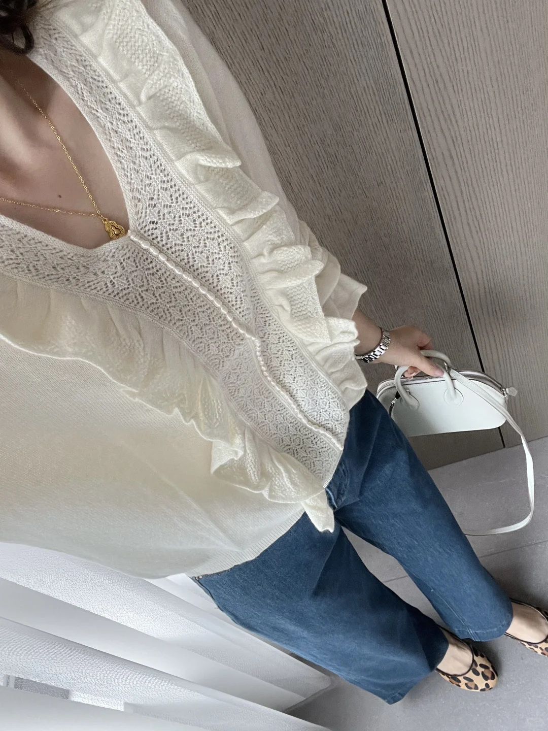 牛仔裤配羊绒小衫🤍！！