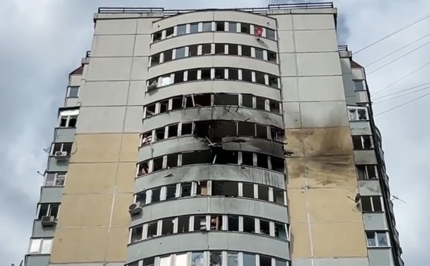 莫斯科地区遭大规模无人机袭击乌克兰军方在夜间发动了新一波大规模无人机袭击，目标直