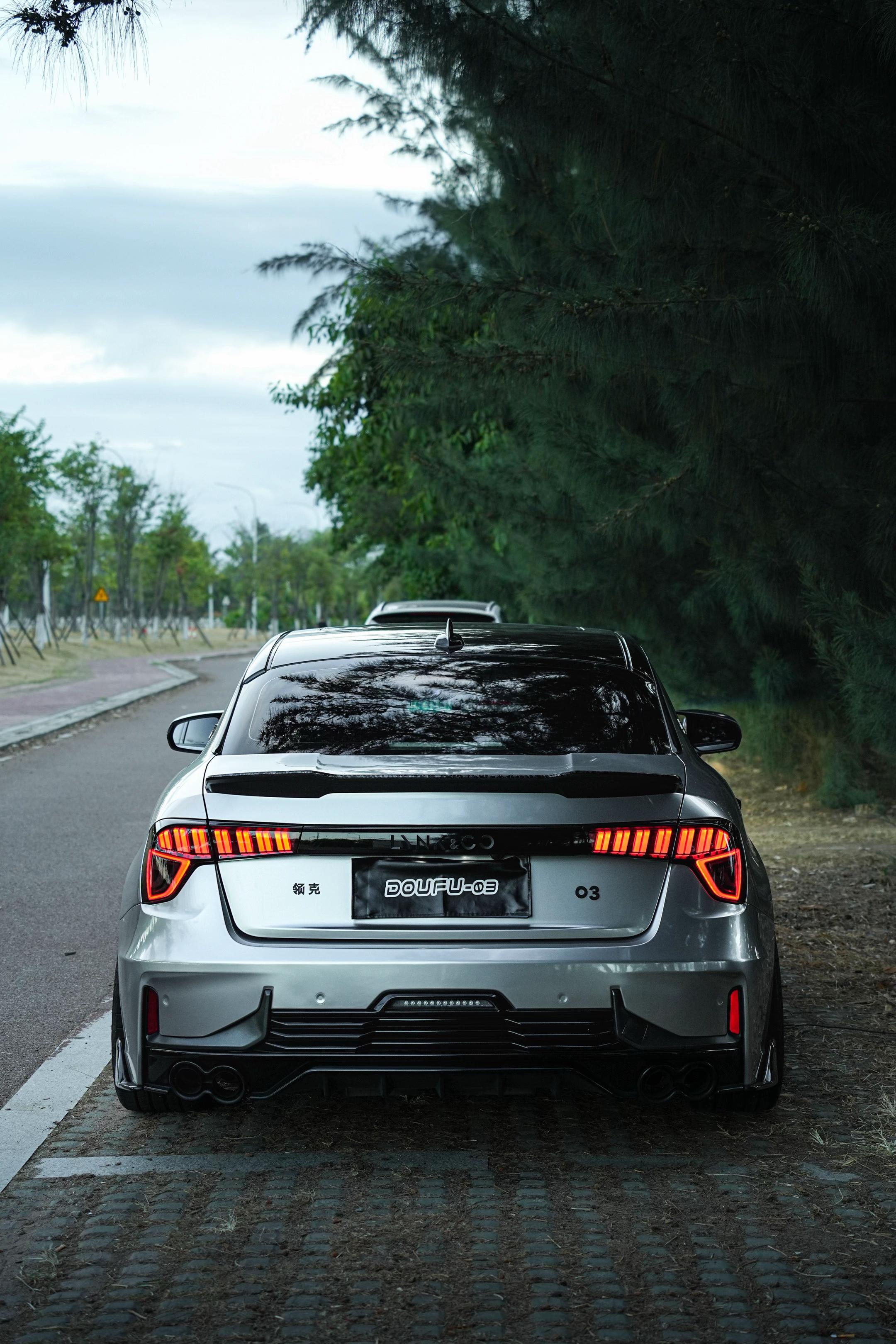 再重逢的街头，心跳比我更先认识你