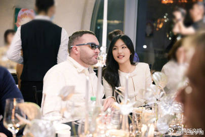 李湘带王诗龄与皇室聚会李湘带女儿参加皇室聚会 李湘携爱女王诗龄出席皇室聚会，母女