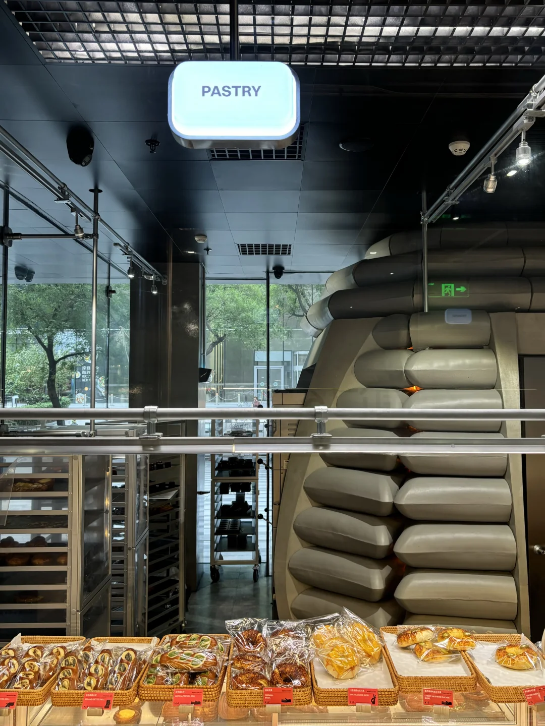 北京秋日使馆区citywalk 🪐🥐太空舱面包厂
