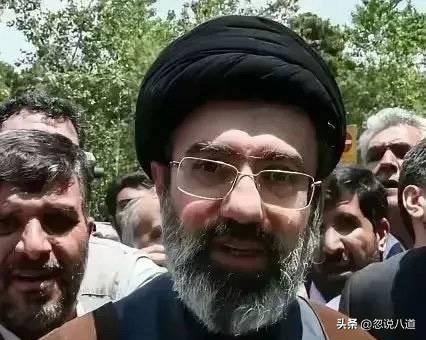 哈梅内伊的儿子穆杰塔巴被选为伊朗新的最高领袖。
说明什么问题？
一个和美国有着血