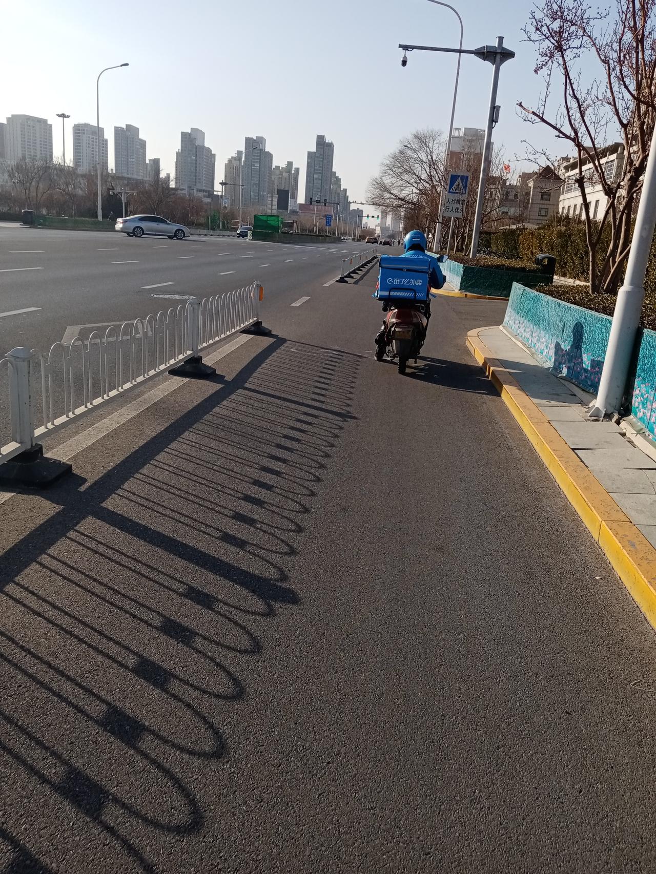 跑外卖真的没必要加入各种群。很多小伙伴嫌跑单枯燥乏味，认为群里聊聊天打发寂寞，还