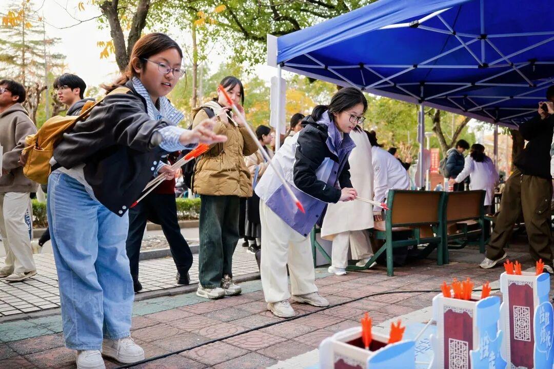 浙江杭州：婚育新风进高校活动点燃青春热情