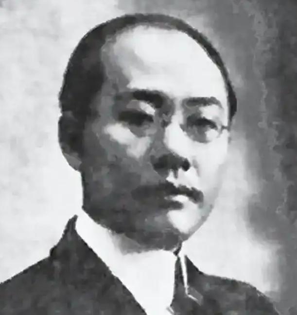 杨永泰确实是我党遇到的最狡猾狠毒的政治对手，眼光毒辣，手法狠毒。

1928年初