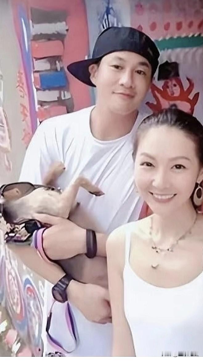 何润东难得的好男人，疼老婆，爱老婆，珍惜老婆，老婆不能怀孕，她也支持不生，其实她