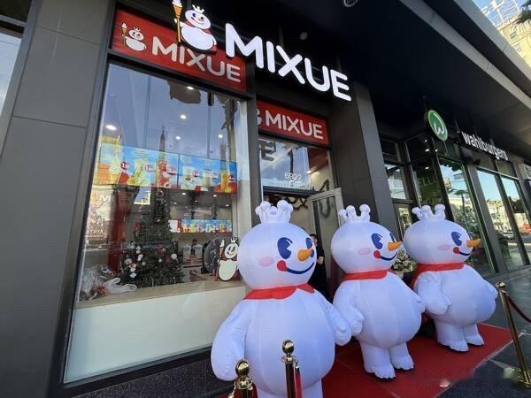 蜜雪冰城洛杉矶首店开业


    蜜雪冰城终于跨洋落地美利坚，首家洛杉矶门店选