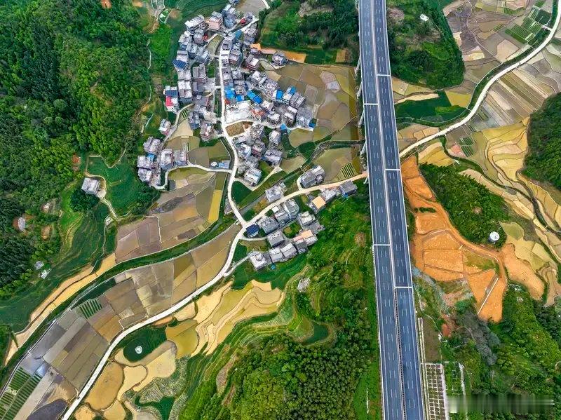 广西4.1级地震6月2日21时20分广西凤山县发生地震。4.1级地震，震源深度1
