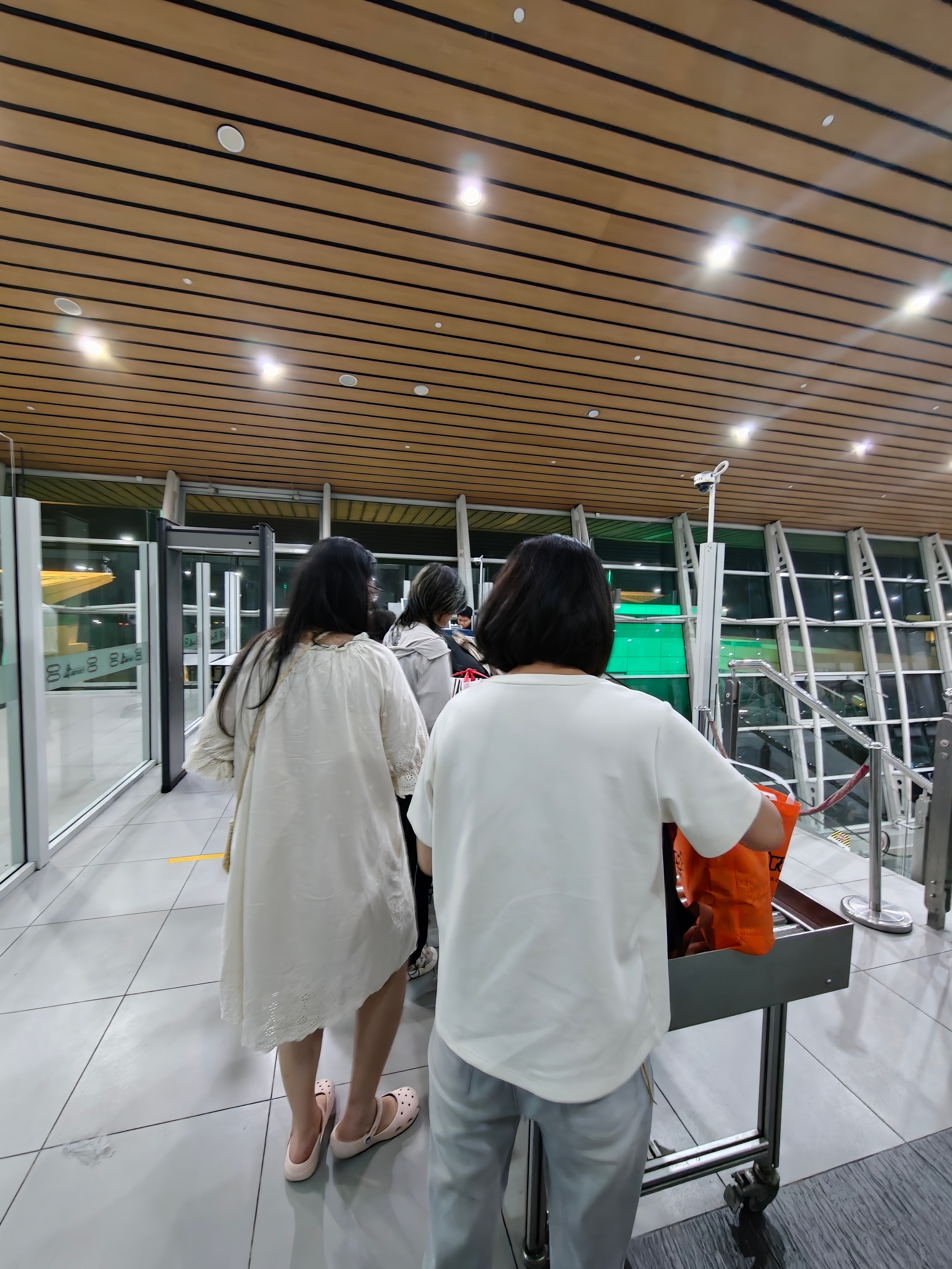 因为上海突然的暴雨，延迟到现在才登机…这次的新加坡+马来西亚之旅也正式结束了，接