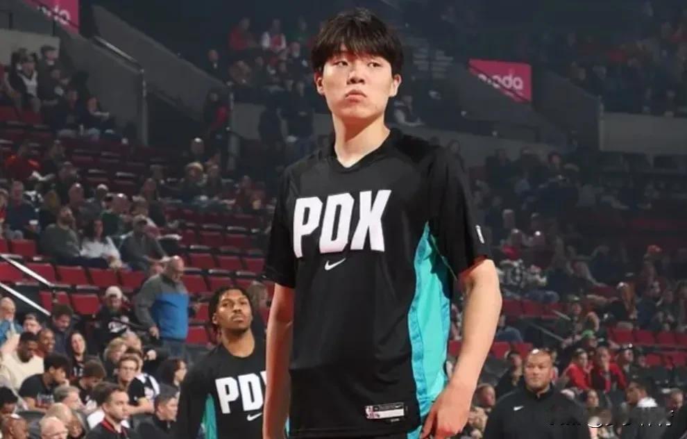 真是让人恼火啊，球都不给碰，杨瀚森被开拓者给坑惨啦！

来到NBA都快小半年了，