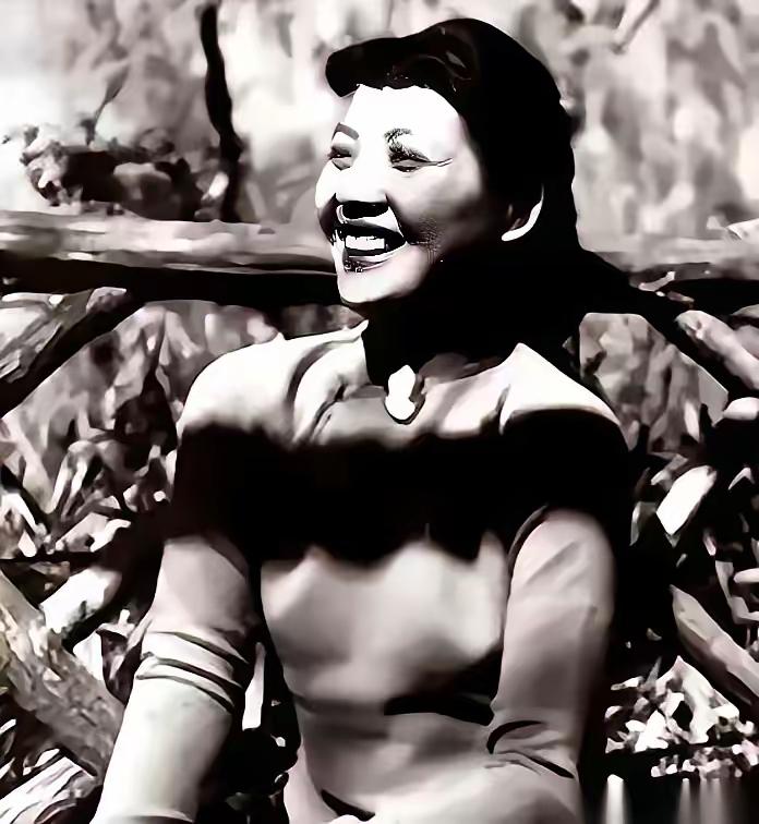 党组织派她潜伏南京，给了二十根金条。结果这个女人，打了整整三年麻将，把钱输了个精