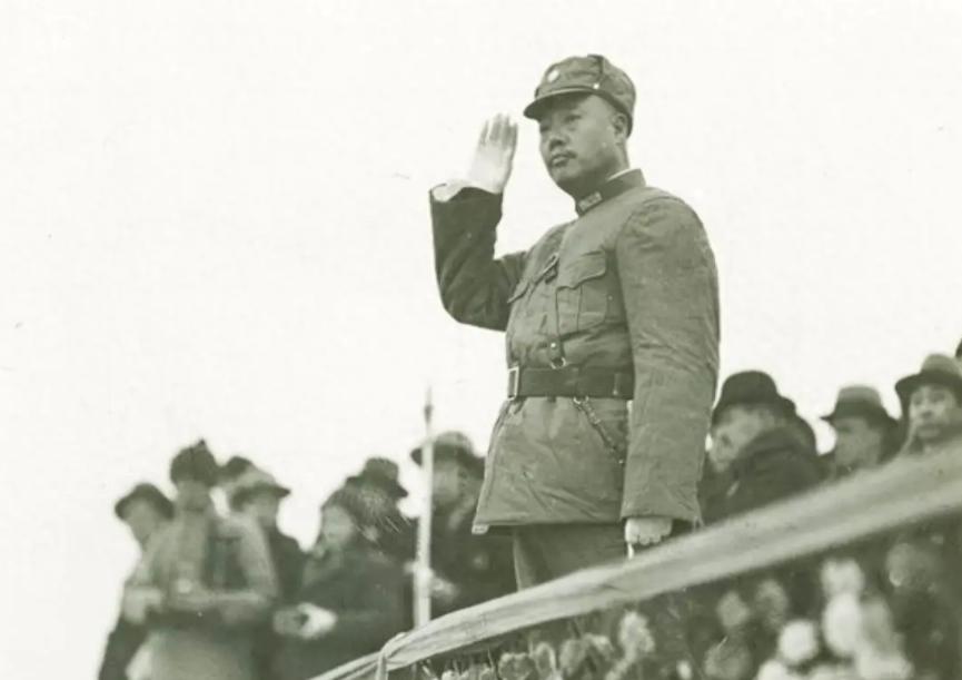 1937年7月7日深夜，卢沟桥的枪声划破北平西南的夜空时，二十九军军长宋哲元并不