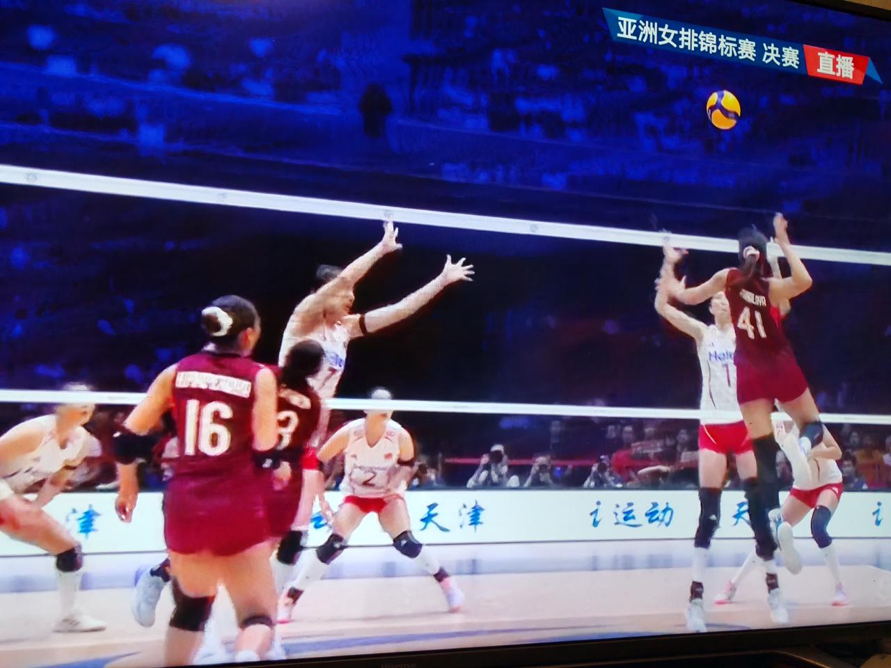 女排亚锦赛决赛，中国女排对阵泰国女排，中国女排首发阵容是：解盛钰，王媛媛，庄宇珊