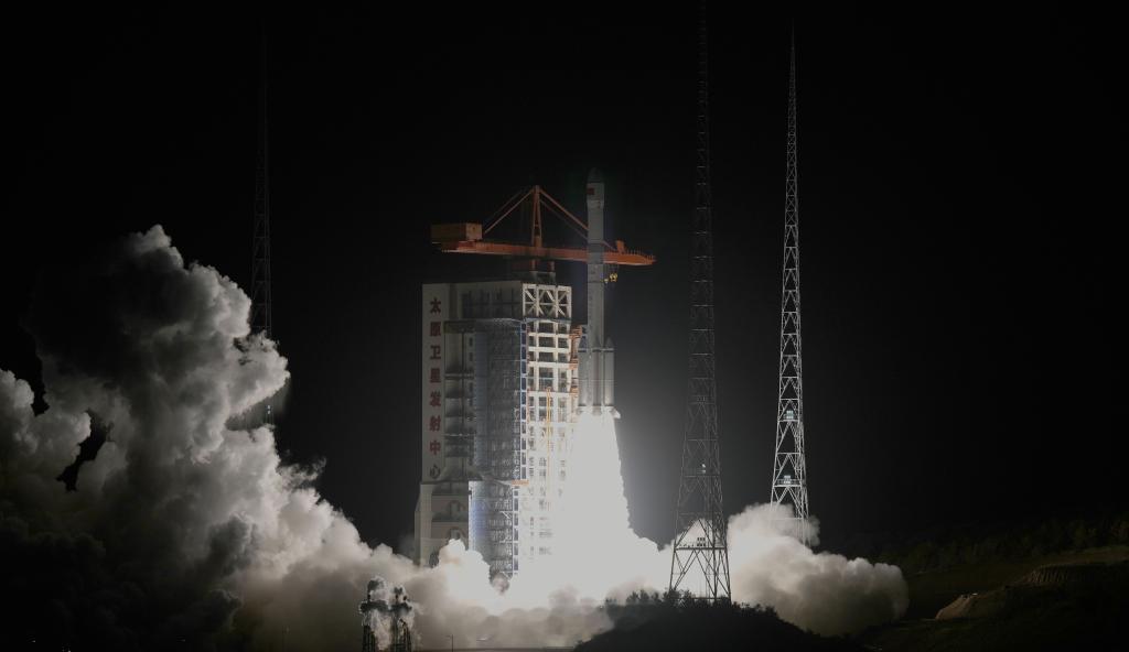 【早安丨航天历史上的今天】2025年9月7日，我国在太原卫星发射中心使用长征六号