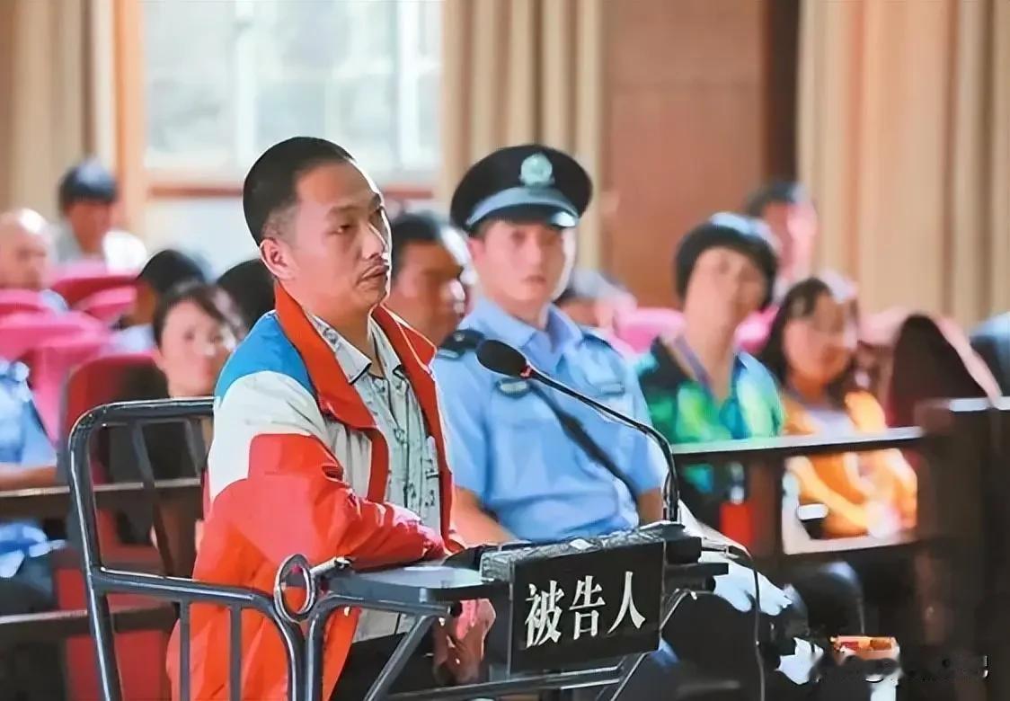 “敢睡我老婆，一个都别想跑！”云南腾冲，一名货车司机跑车提前回家，发现了妻子与三