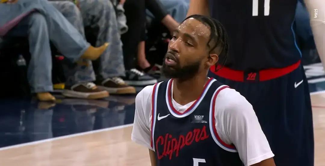 记分牌定格110比128，小琼斯却在落败中拼出最硬一仗
快船主场110比128大