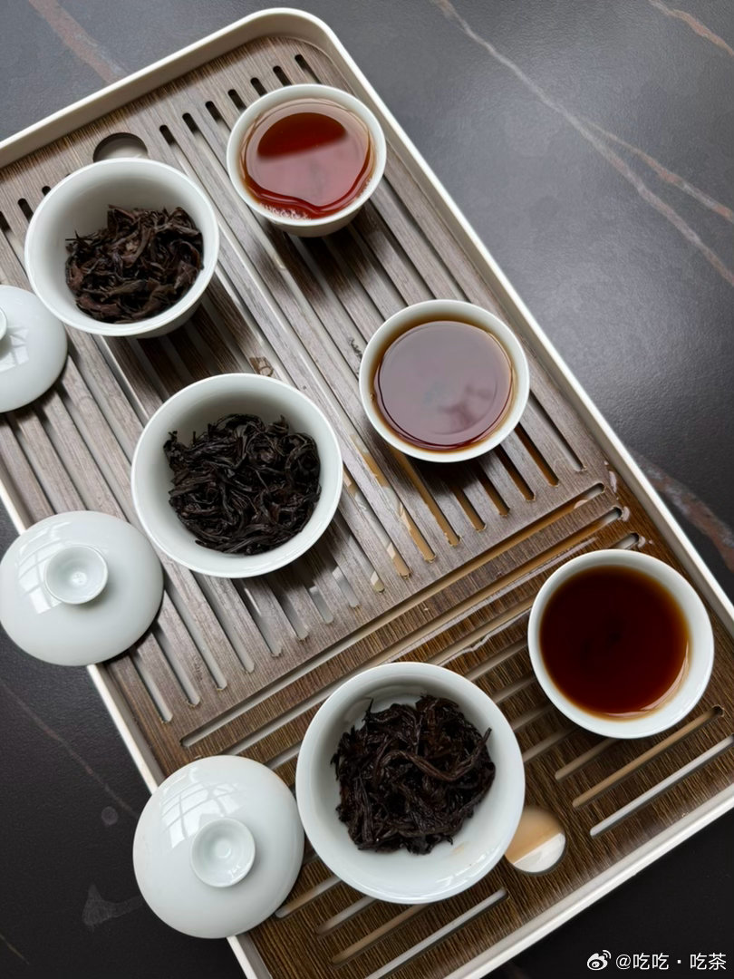 这三款都是2013年六堡镇明前原种茶，最上面那款明显发酵度低于下面两款，叶底更新