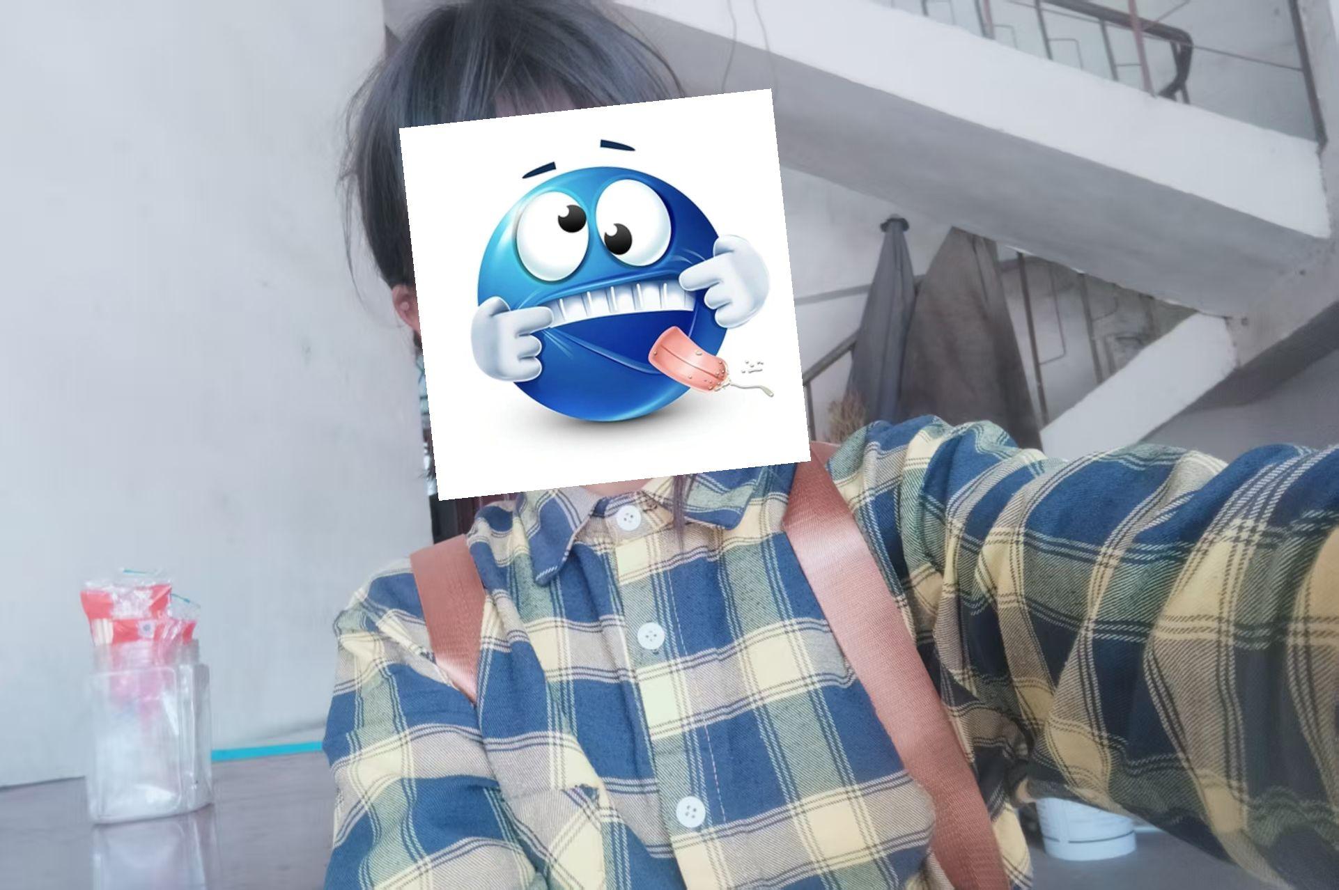 平平无奇的照片 蓝色格子校服 我的青春穿搭日记